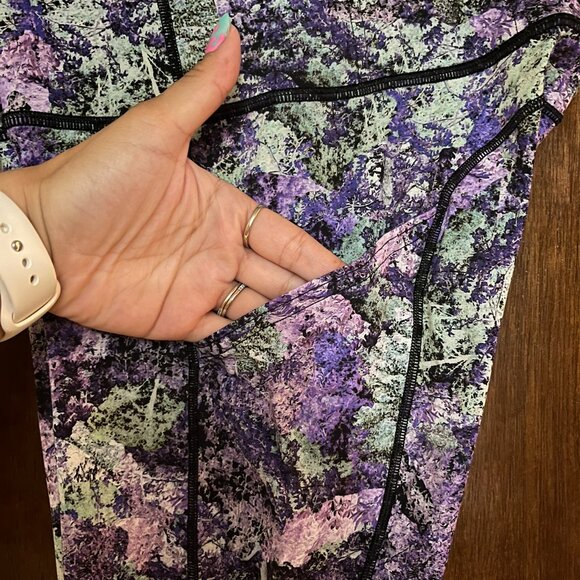 Lululemon Capri Size 4 - Picture 4 of 4